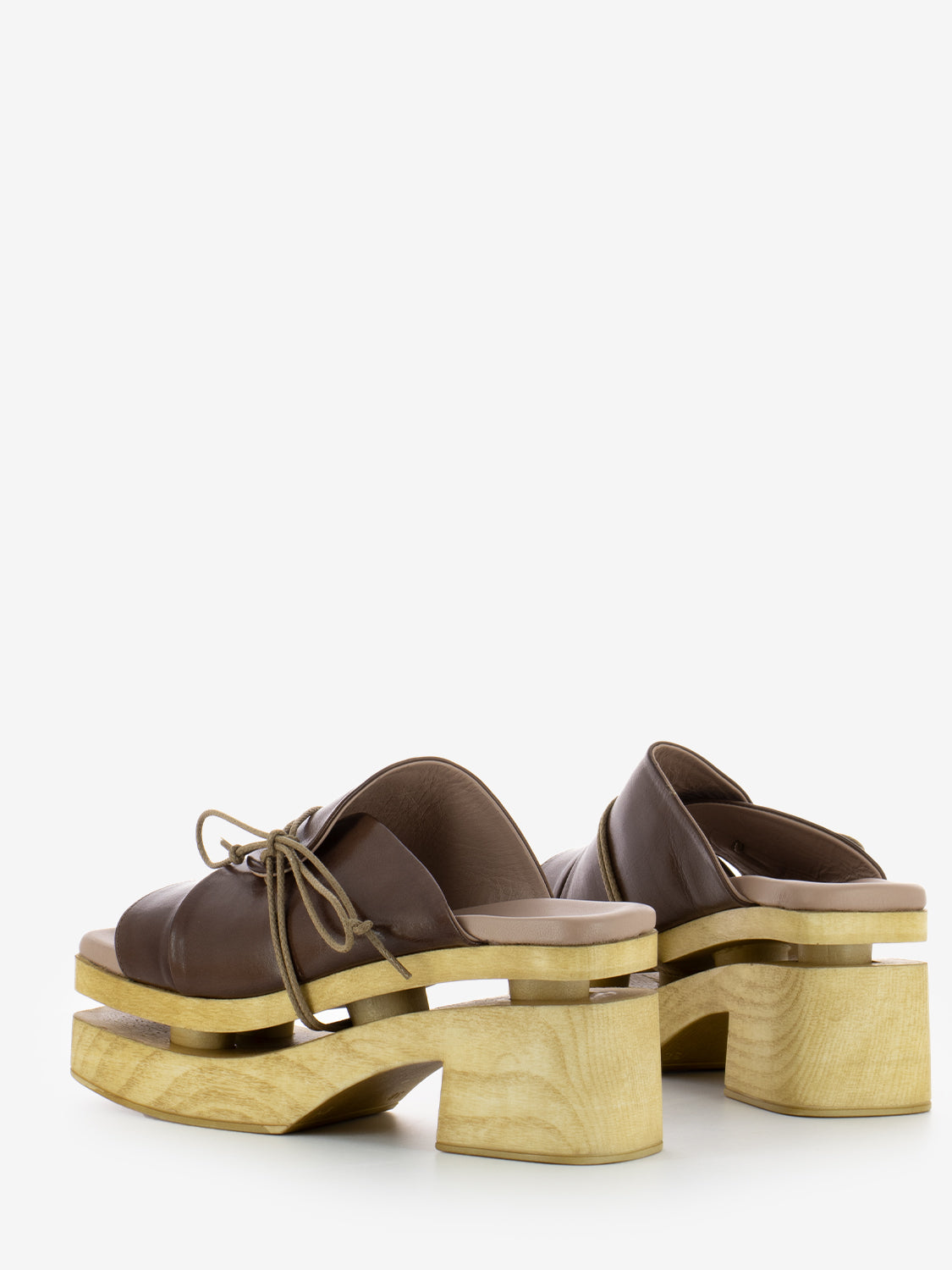 Kite clog in choco leather