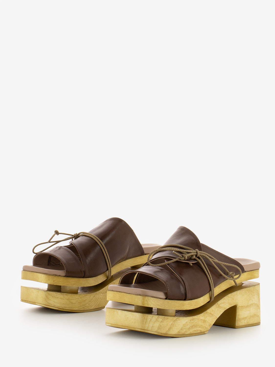 Kite clog in choco leather