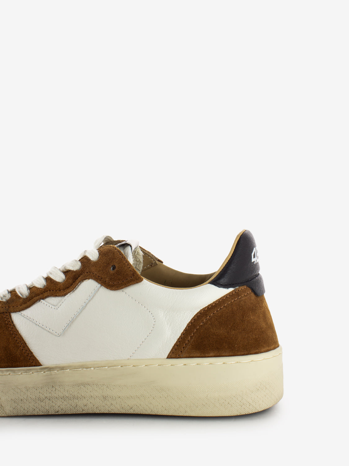 Hyper white / brown sneakers