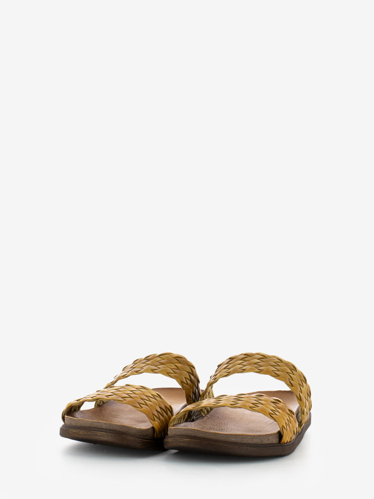 IL LACCIO - Ciabatta in pelle intrecciata ocra