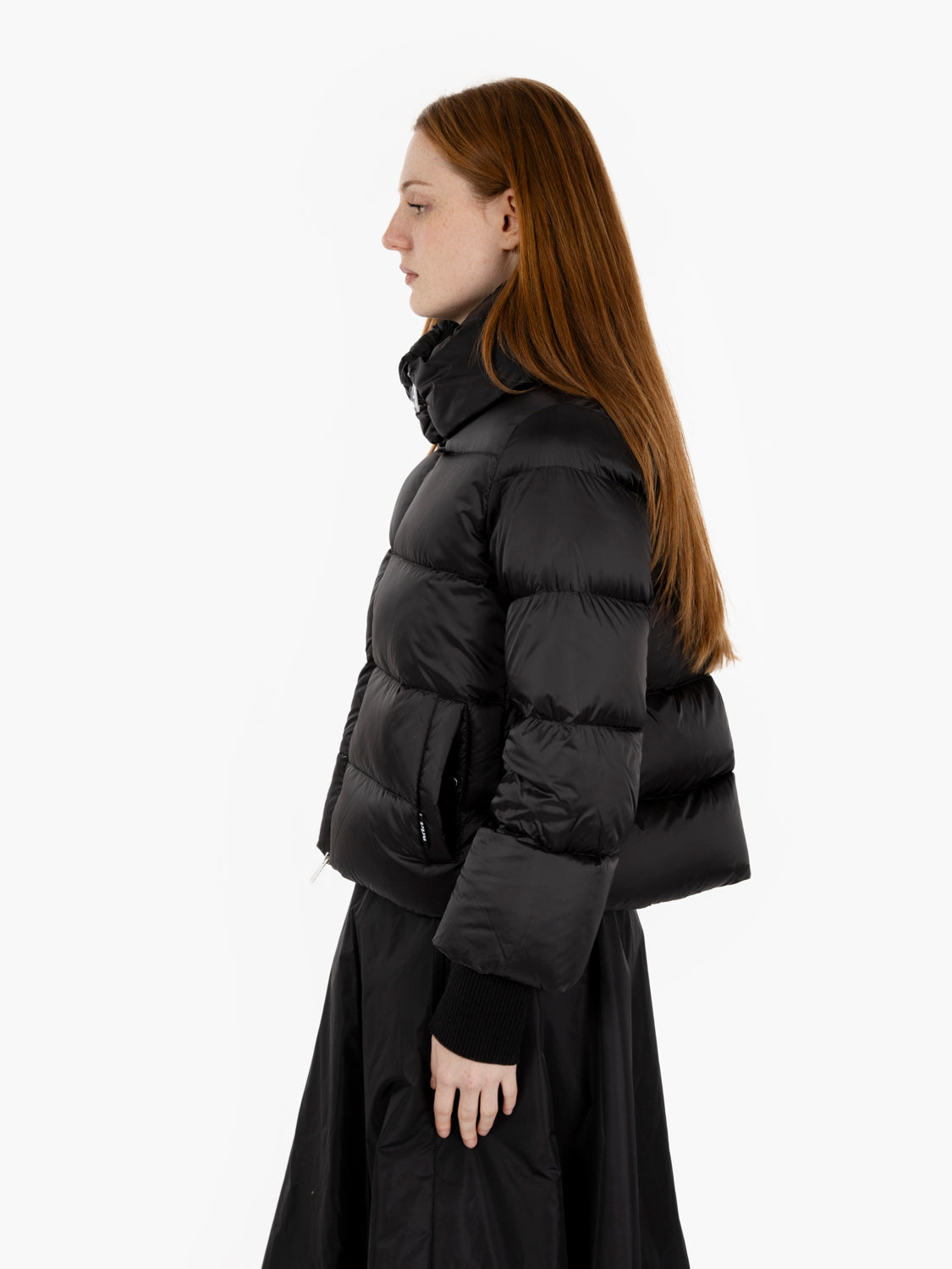Piumino corto con collo alto black