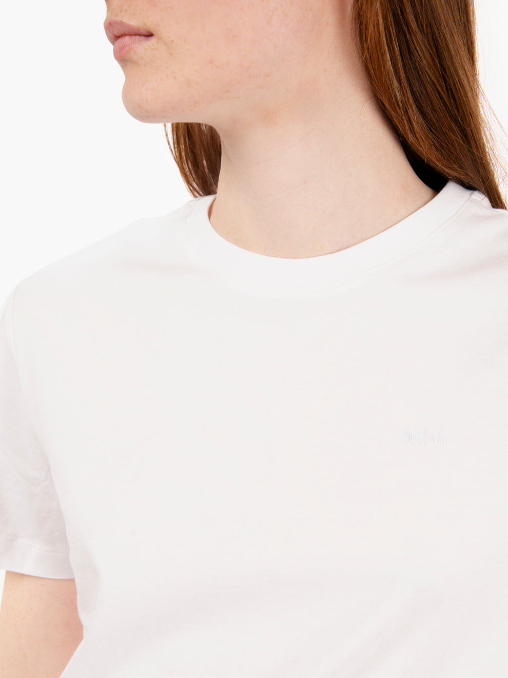 T-shirt con ricamo logo bianco