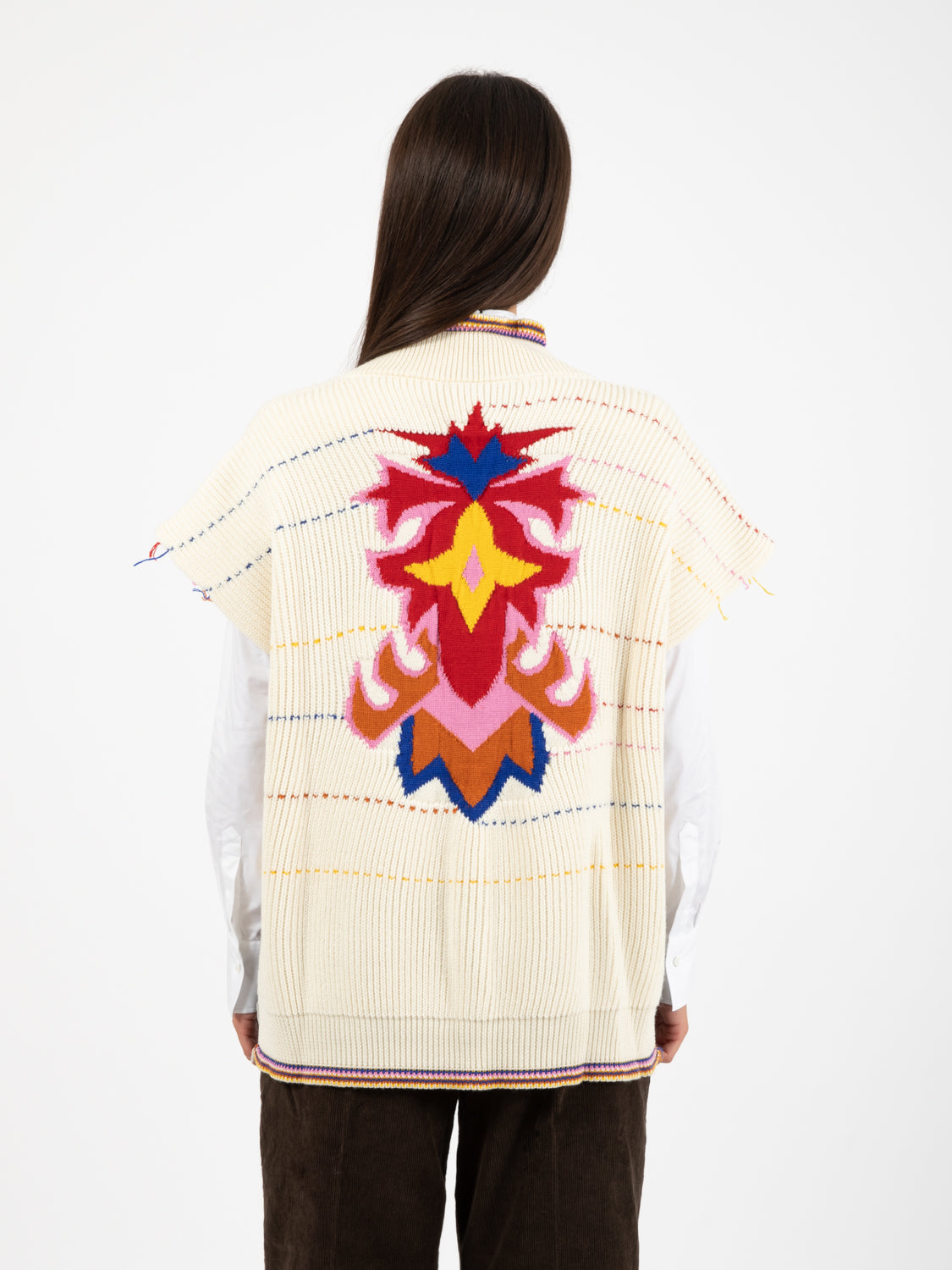 Maglia smanicata con intarsi a contrasto panna