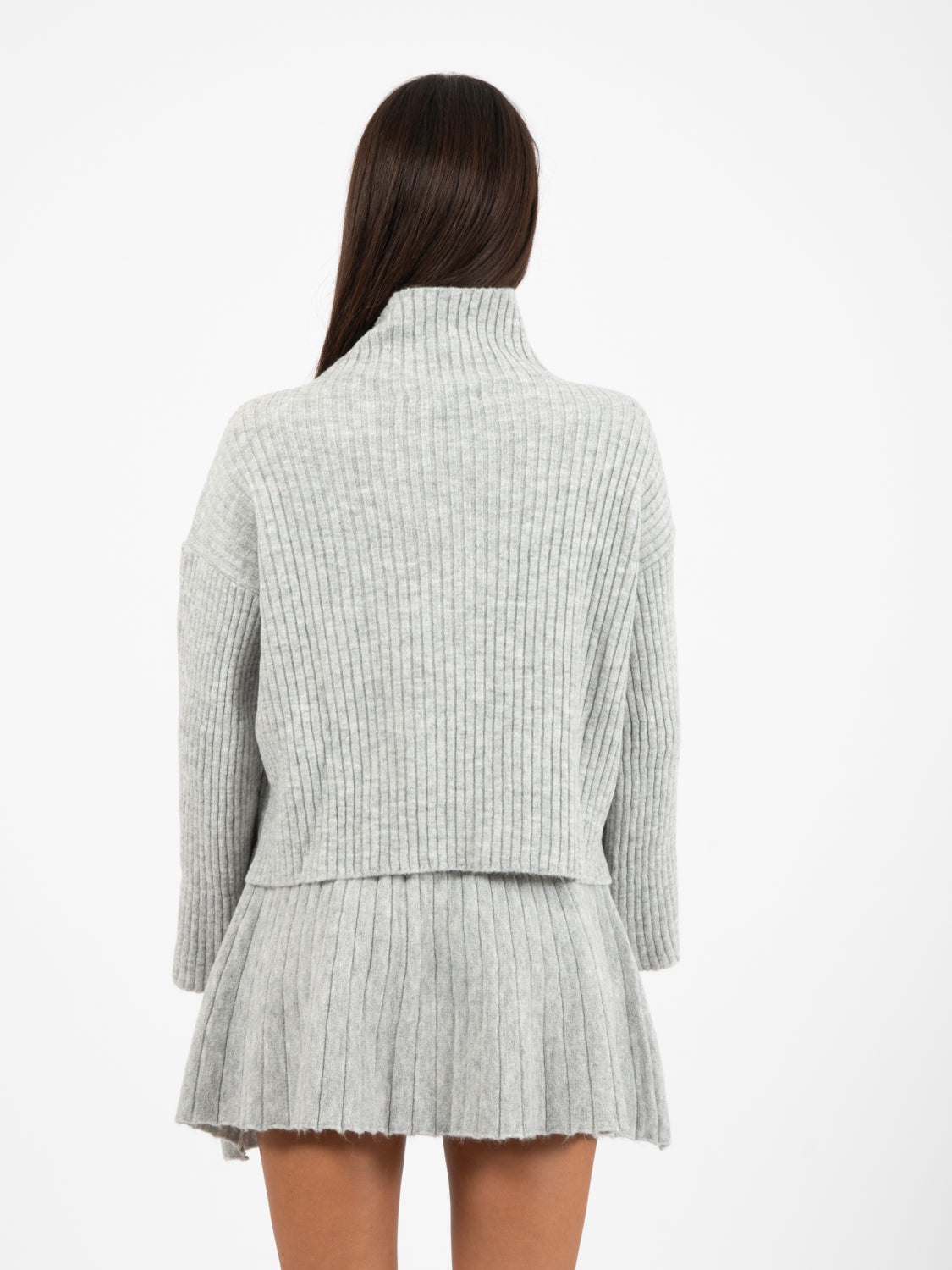 Maglione dolcevita a coste grigio