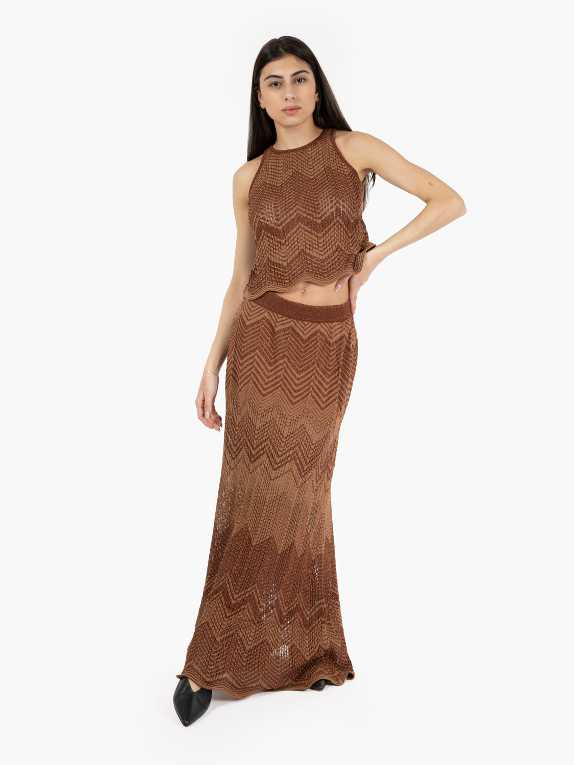 Top smanicato fantasia zig zag cammello