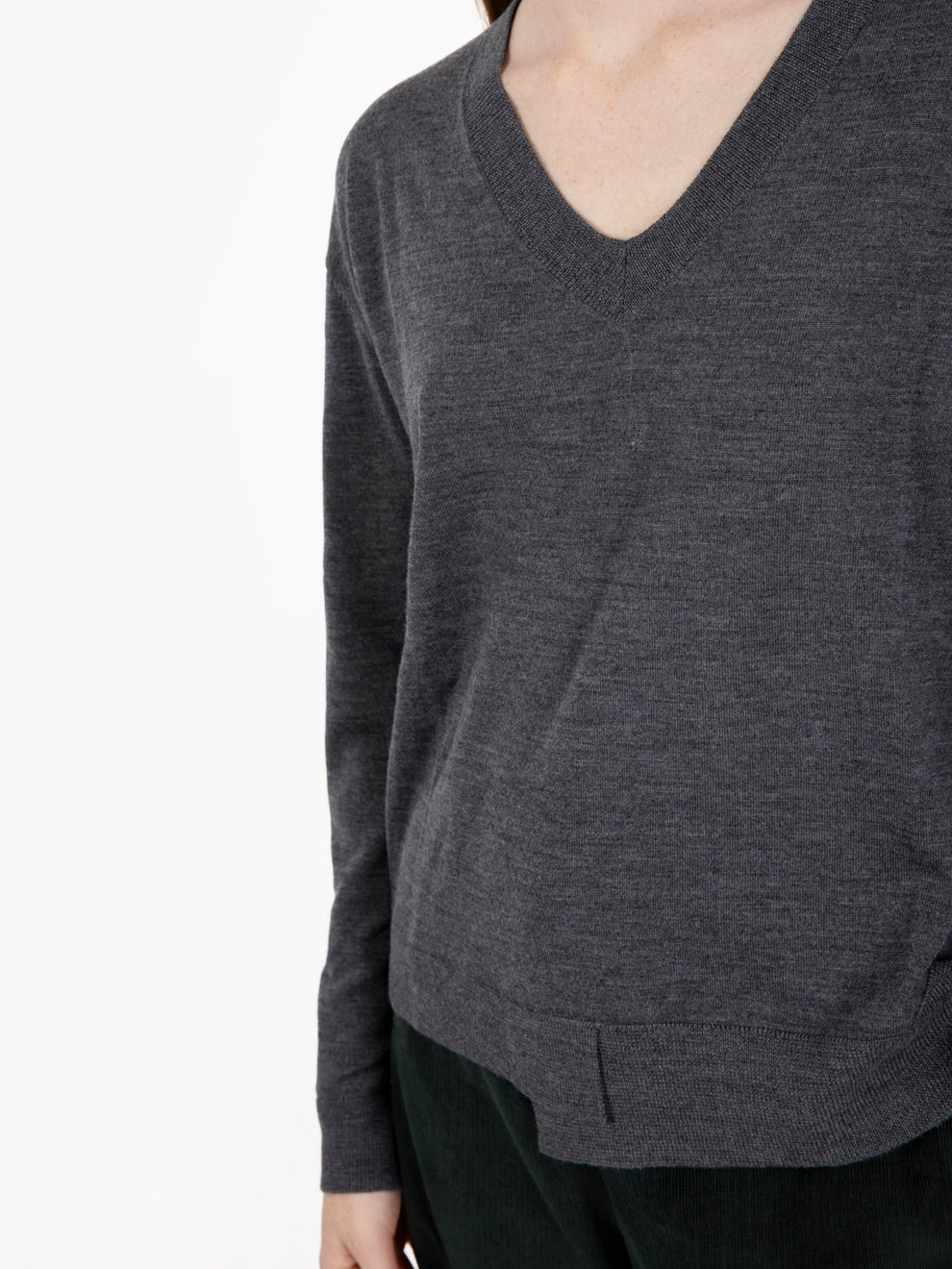 Maglia con scollo a V grigio melange