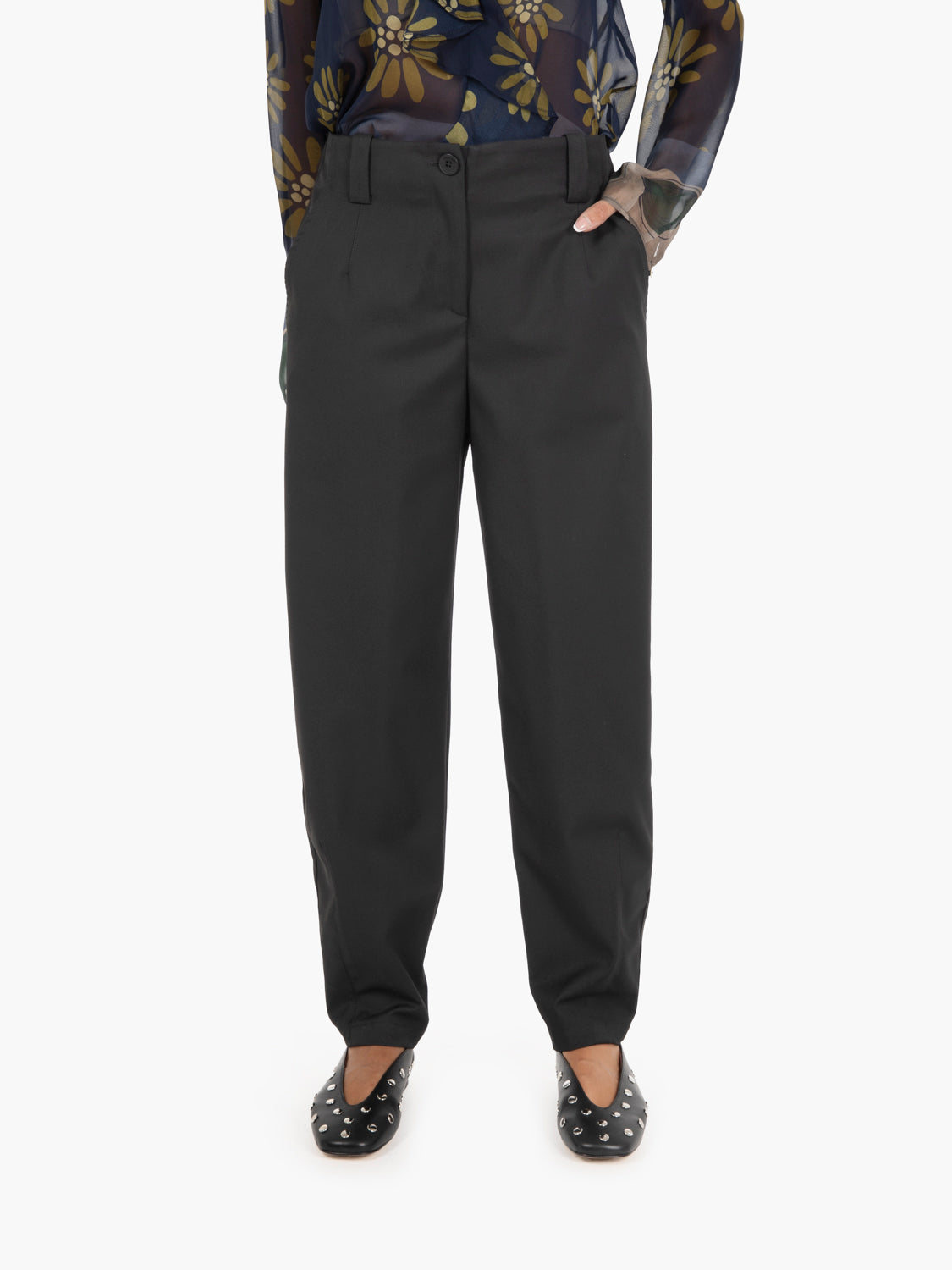Pantaloni carrot fit neri