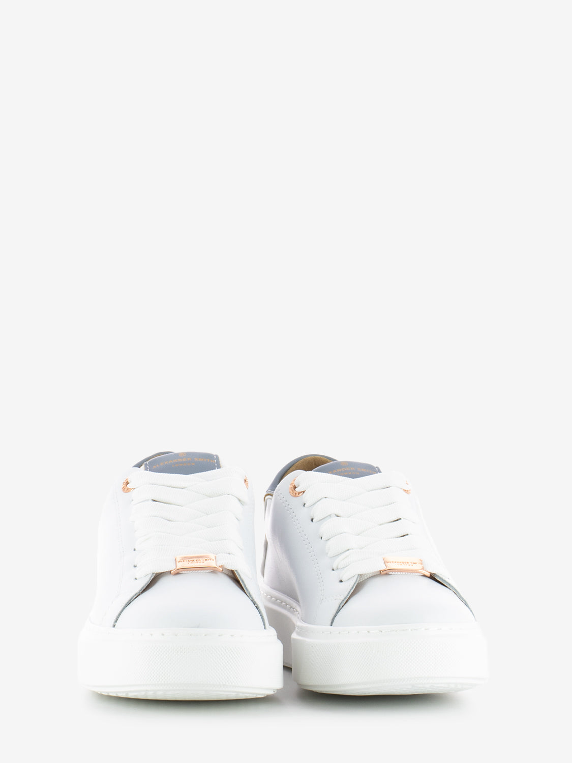 London woman white / light avio