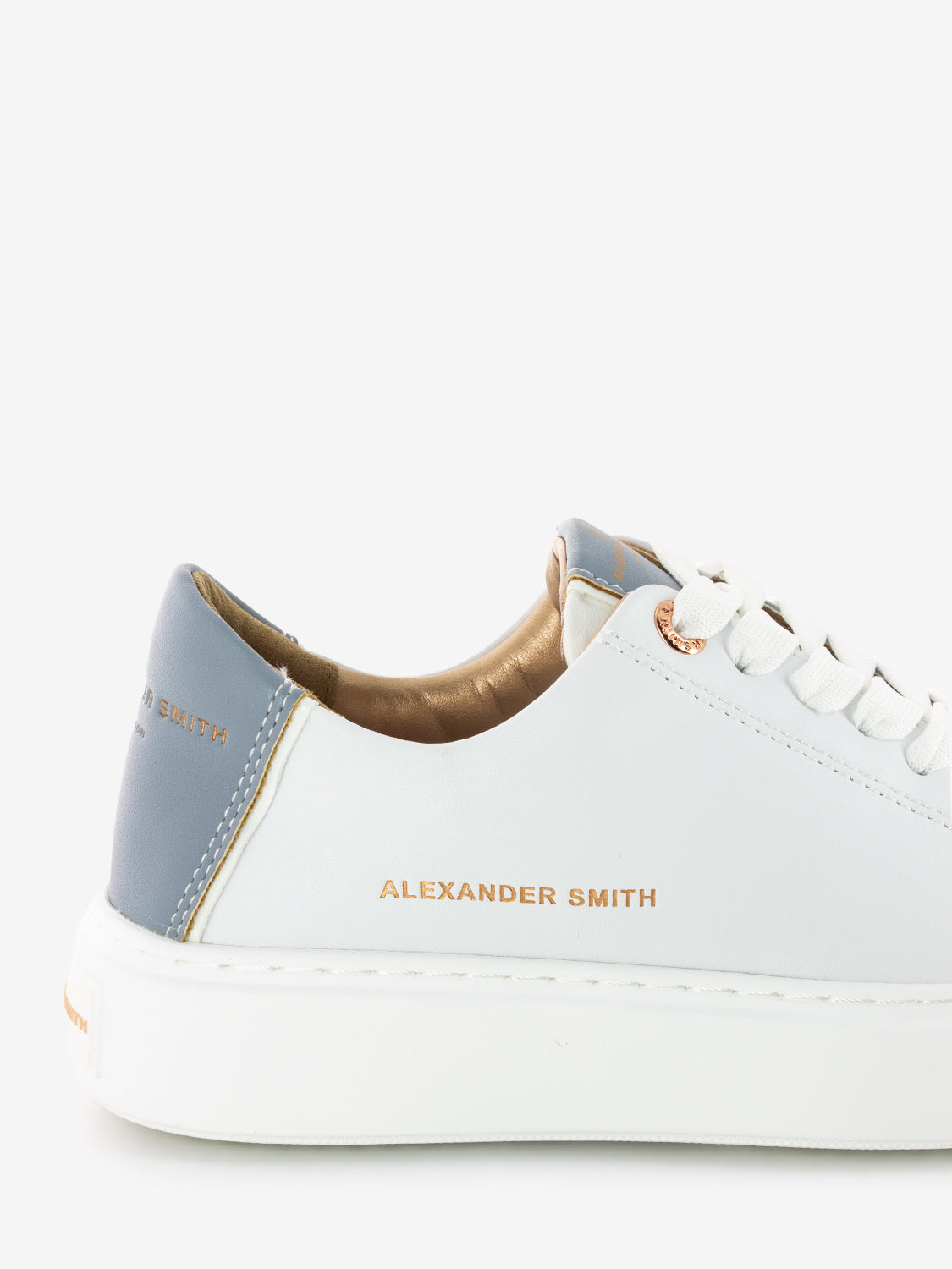 London woman white / light avio