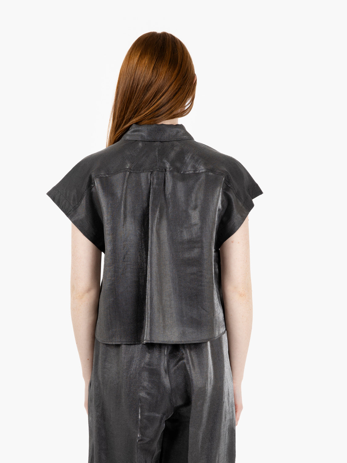 Camicia cropped in lino cristallo carbone