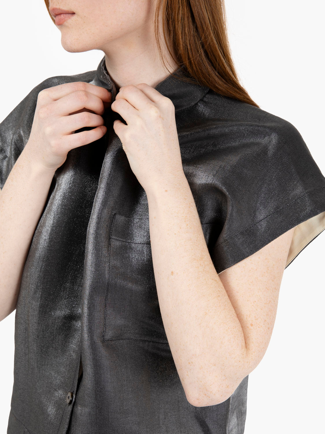 Camicia cropped in lino cristallo carbone