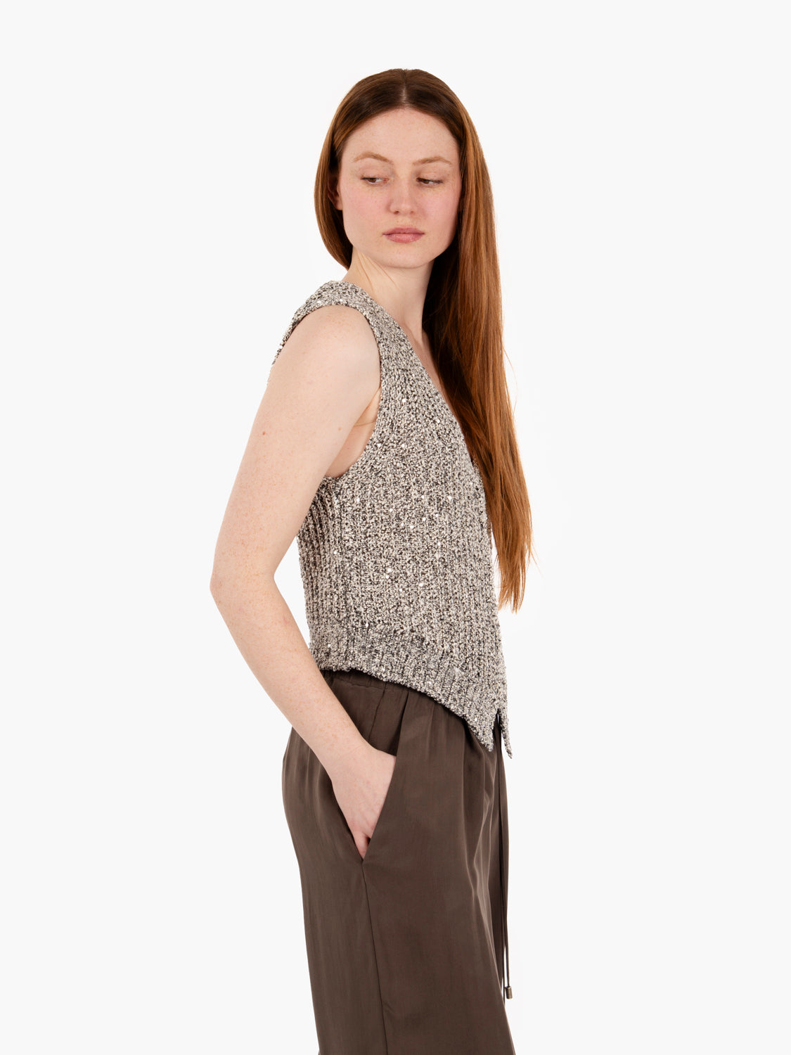 Tricot vest with gray sequins