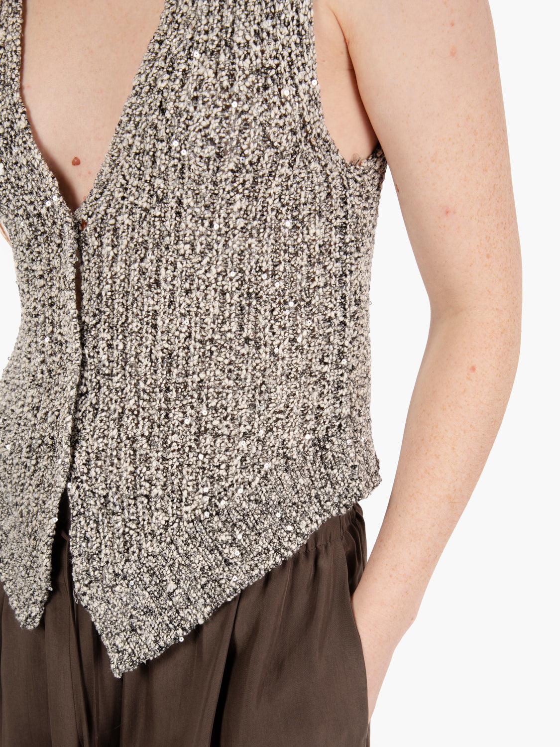 Tricot vest with gray sequins