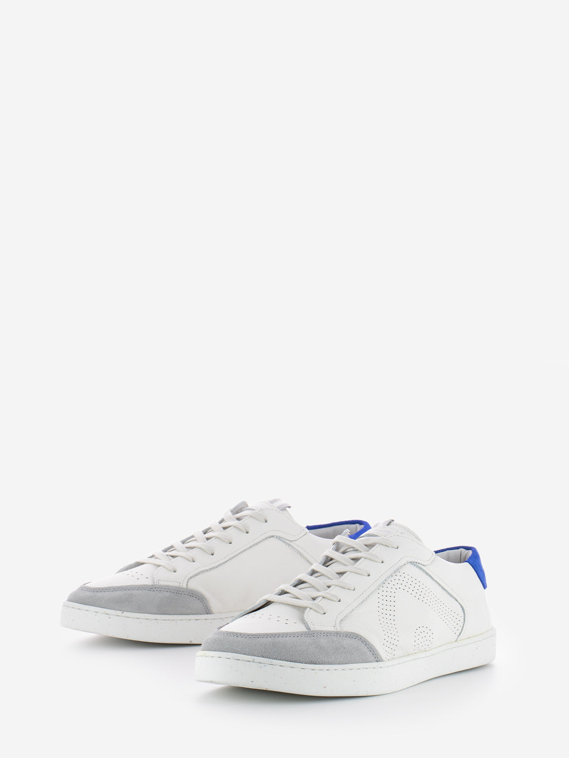 And off white sneakers / jeans