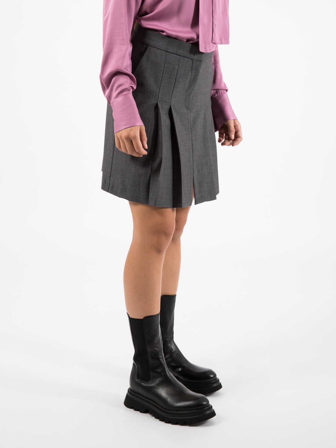 Grey pleated short skirt
