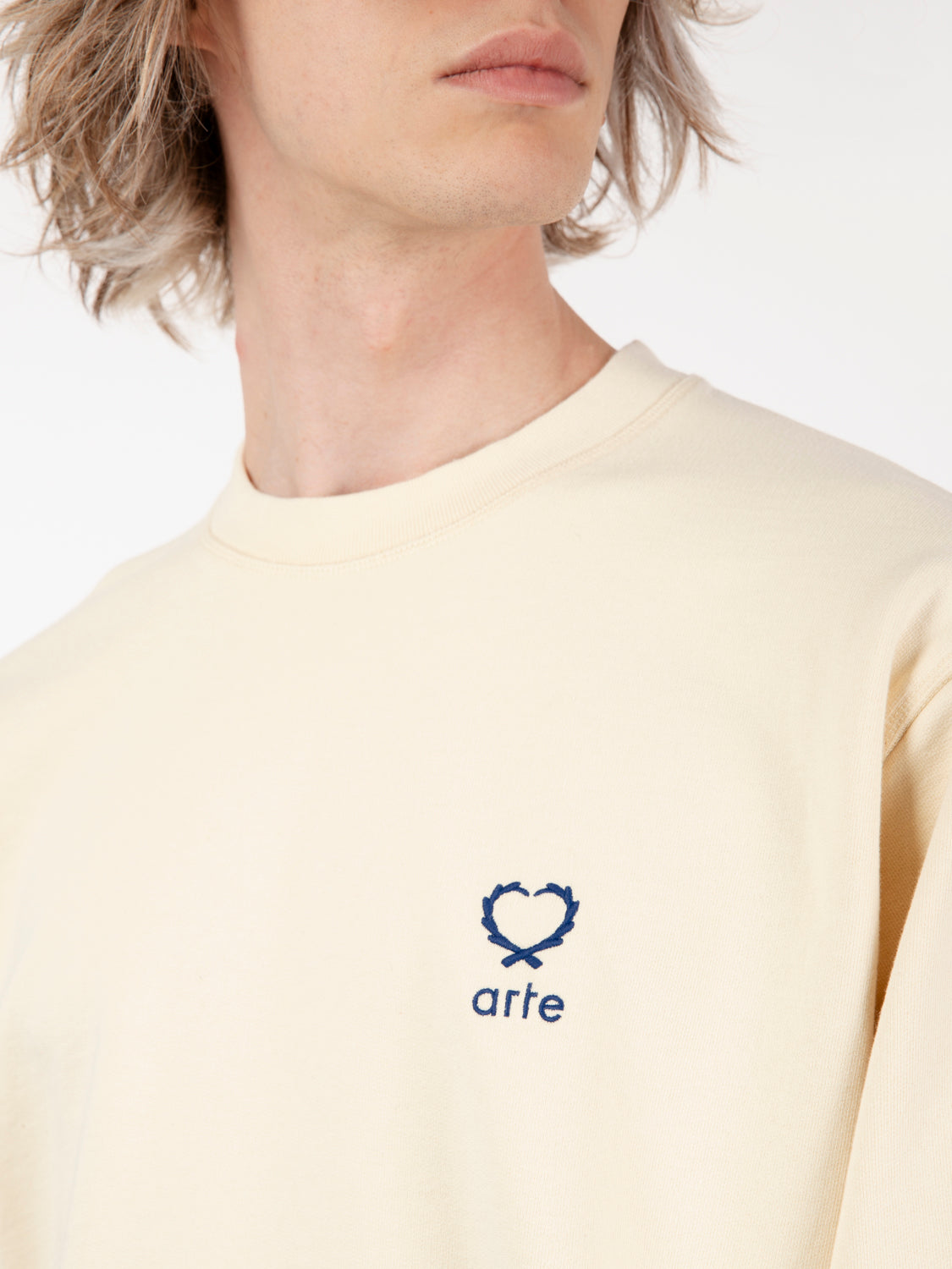 Carlos small heart cream crewneck sweatshirt
