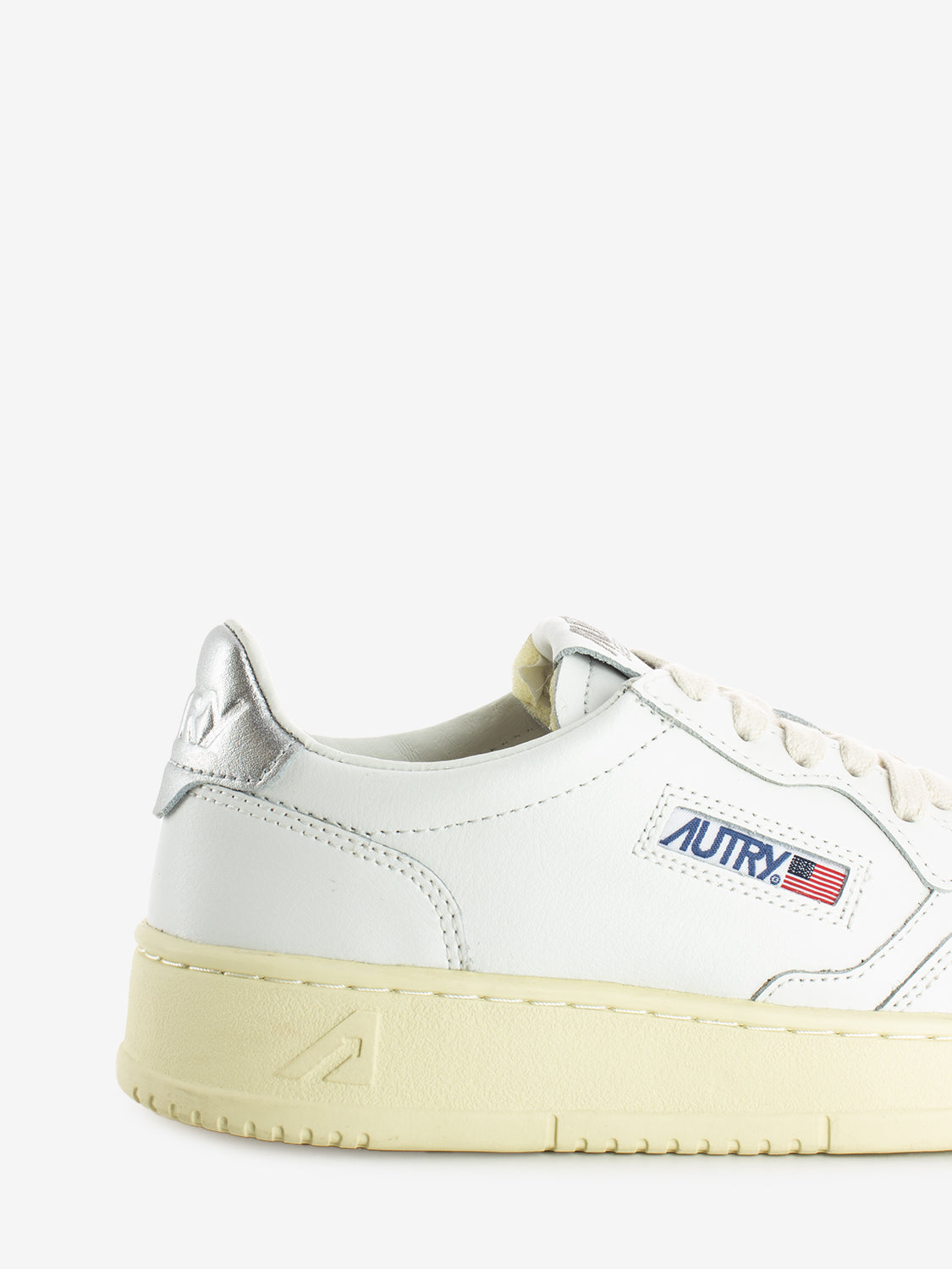 Mentalist Low W in white / silver leather