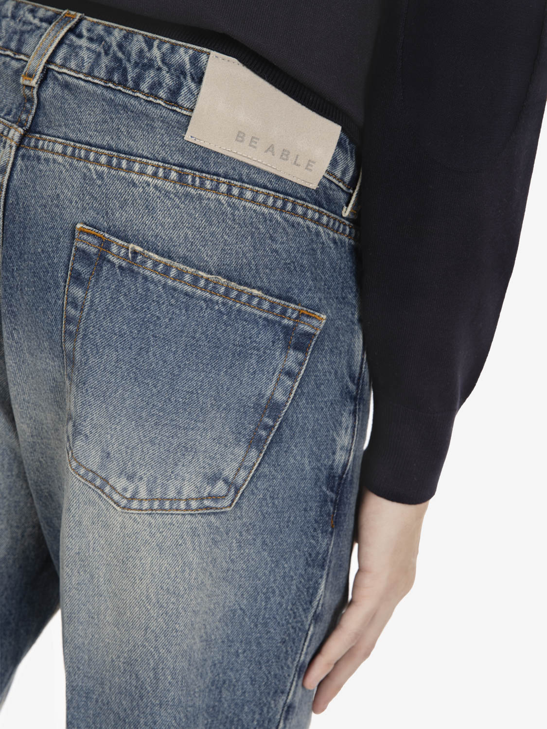 Leonardo shorter light denim jeans