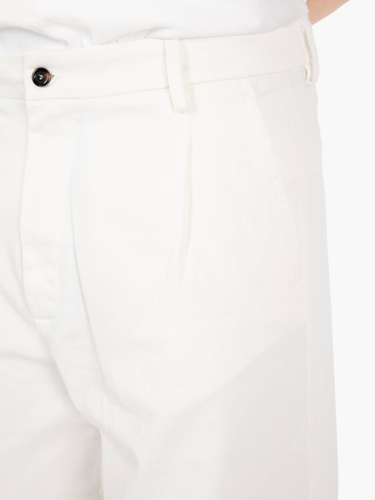 BEAUCOUP - Pantaloni con abrasioni off white