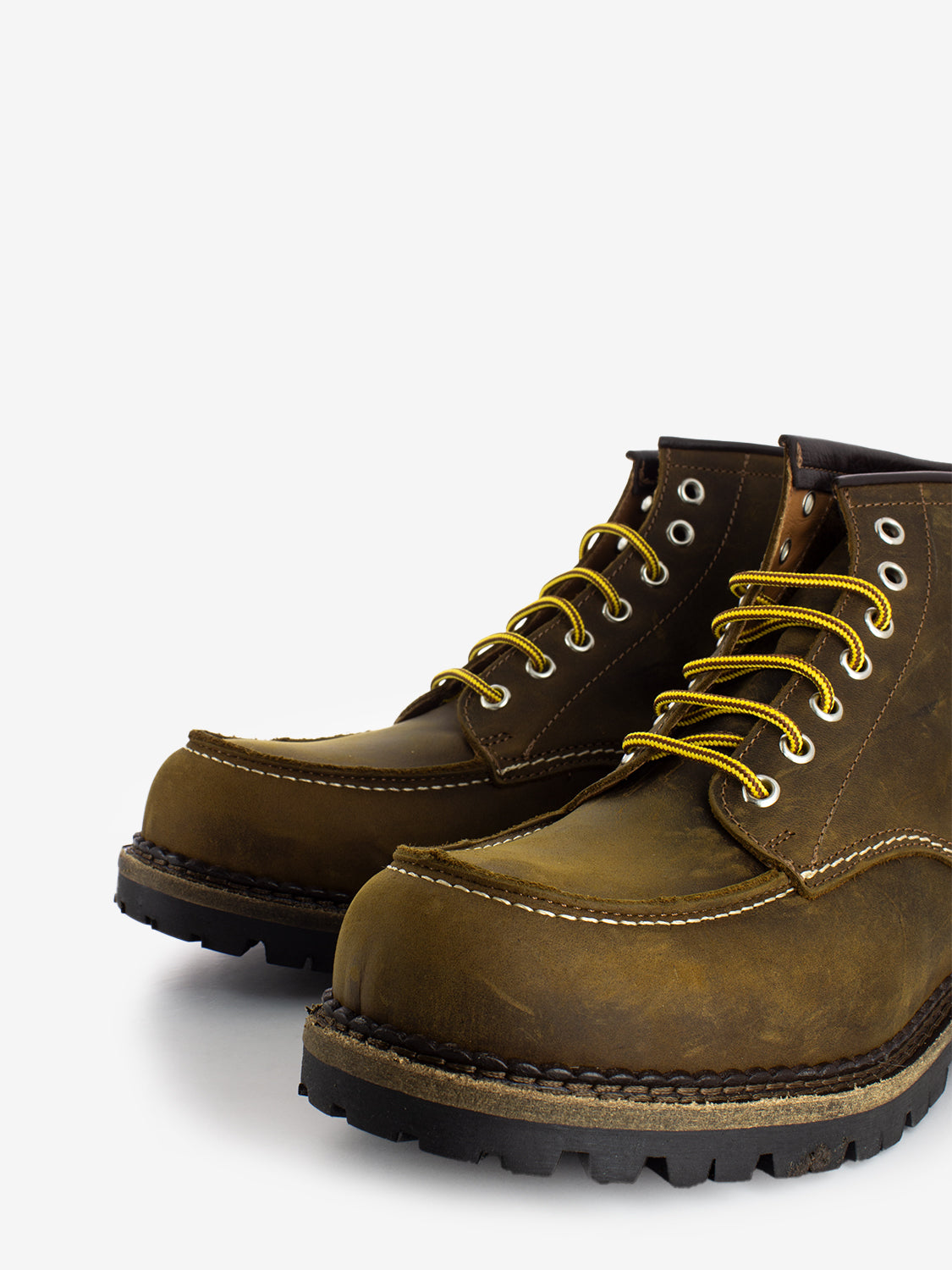 Brown aged nubuck polishes