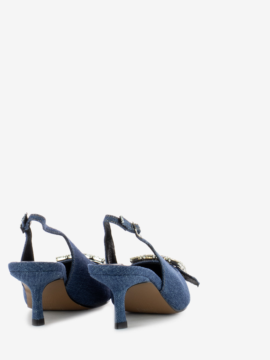 Chanel in jeans with accessory