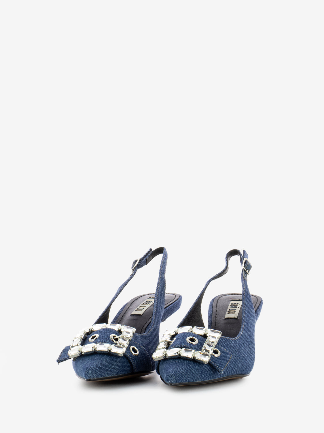 Chanel in jeans with accessory