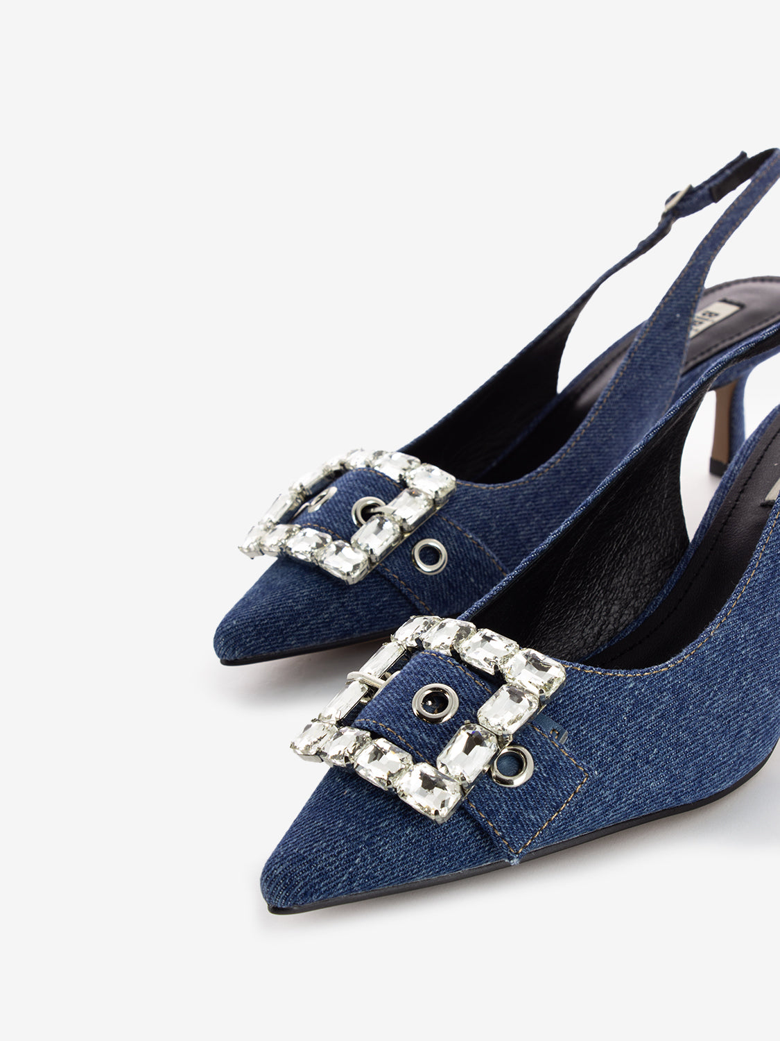 Chanel in jeans with accessory