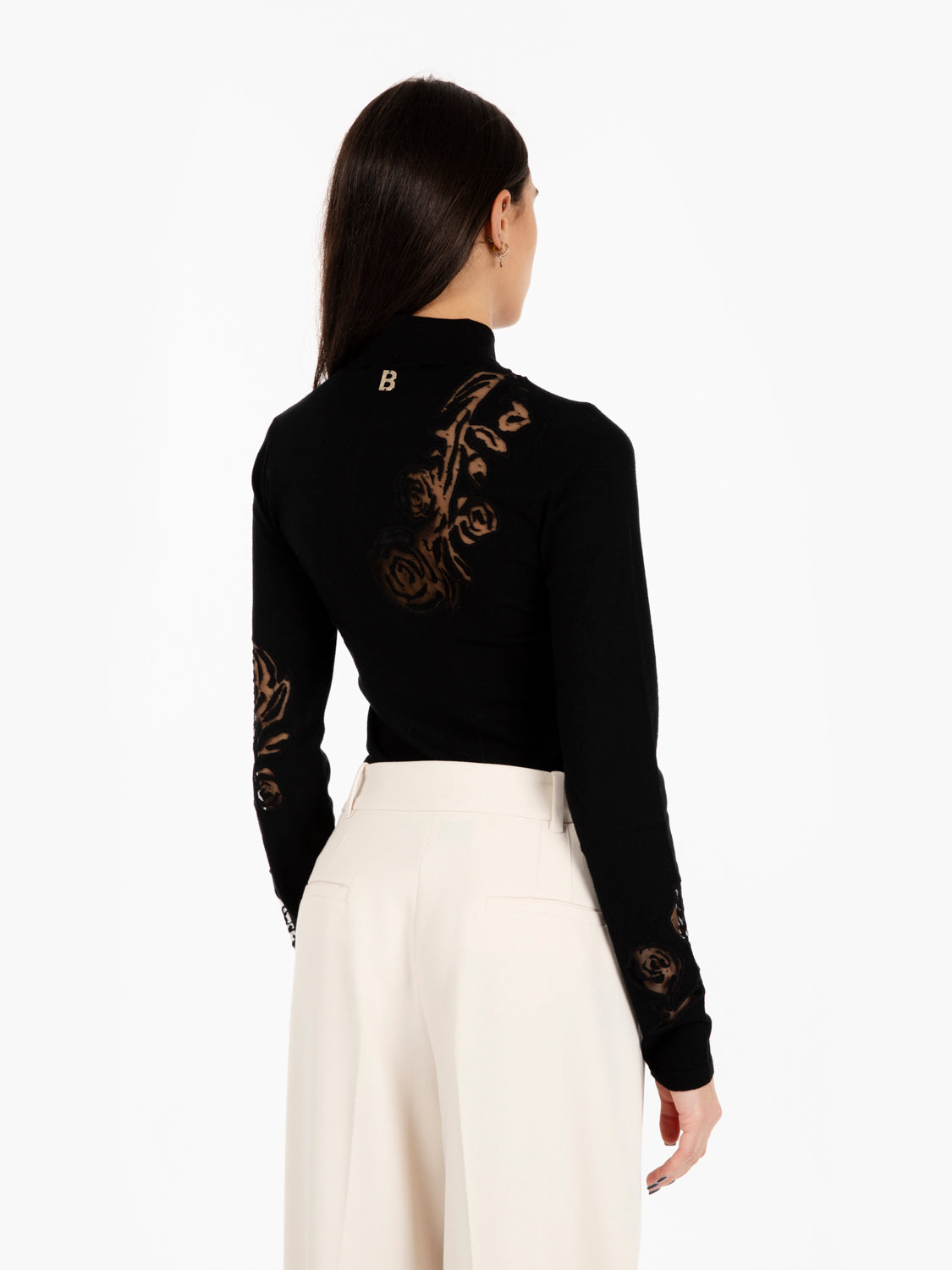 Fitted sweater with black tulle roses