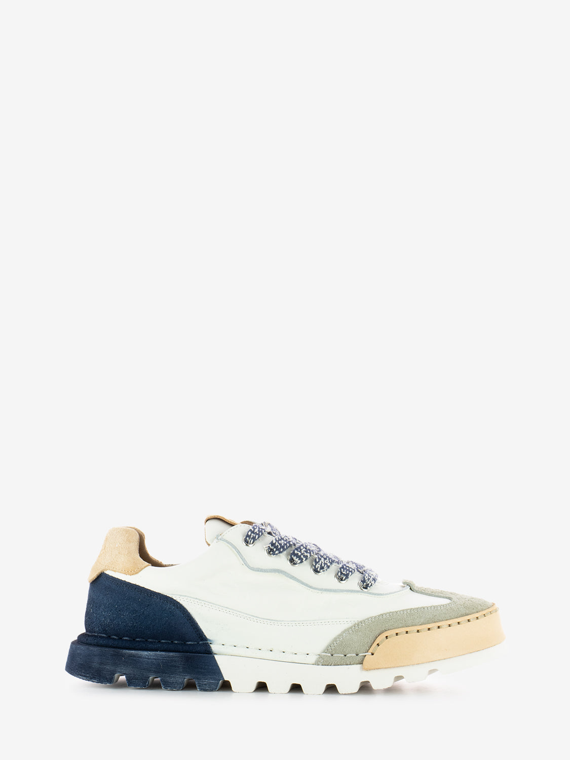 Sneakers in pelle bianco / jeans