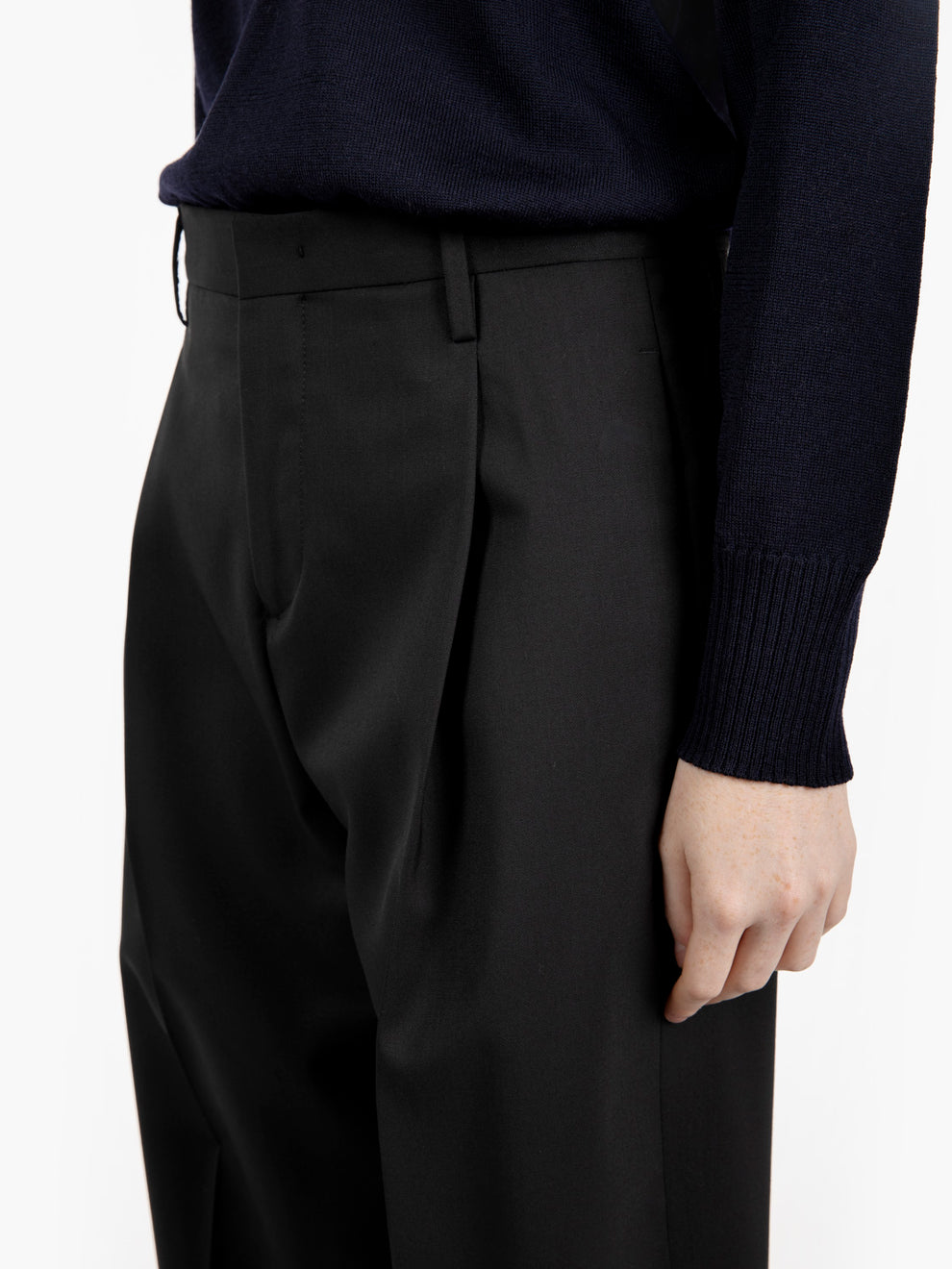 Pantaloni con pinces in misto lana neri