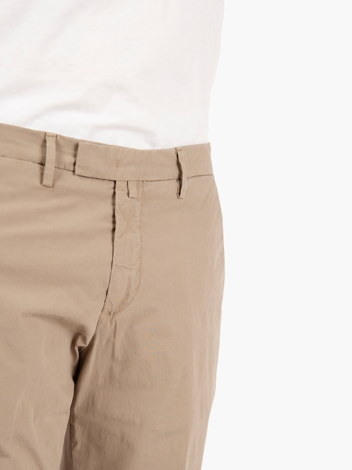 Pantaloni in cotone con risvolto tortora