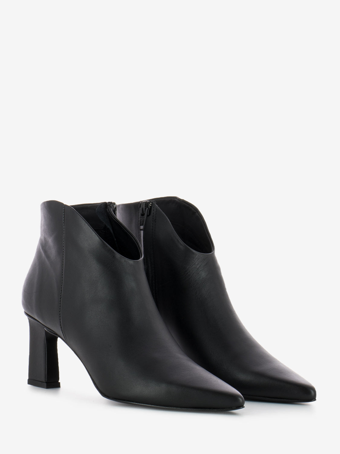 Low-cut black leather ankle boots