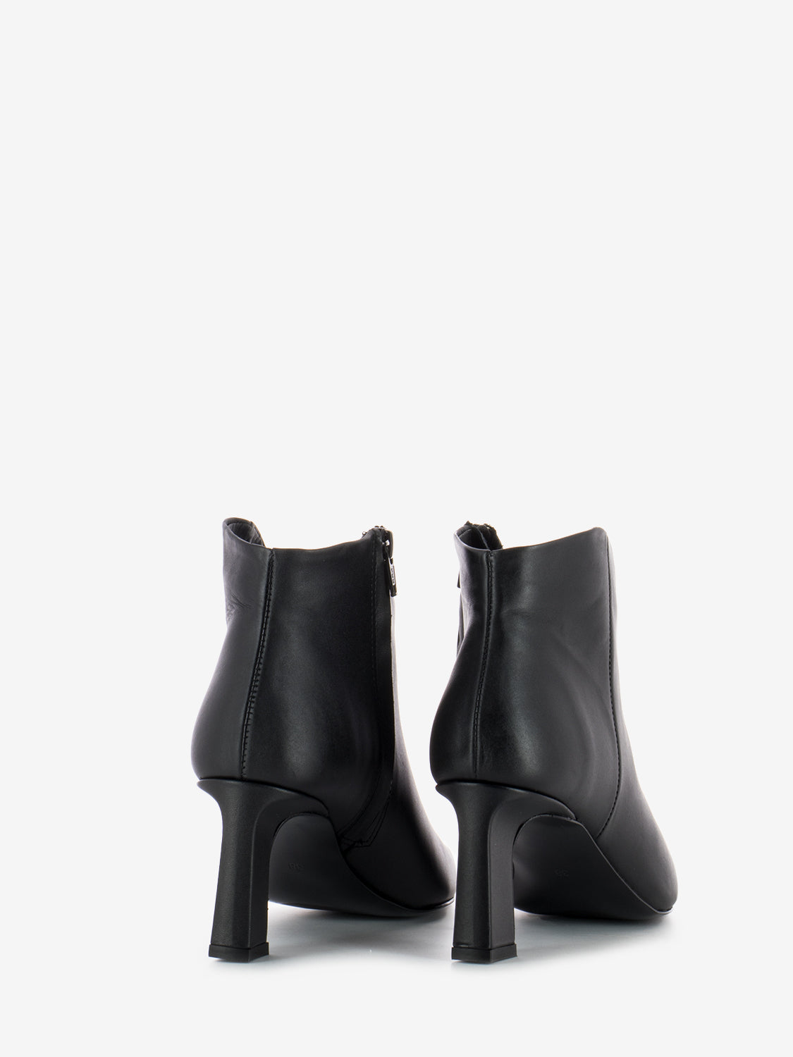 Low-cut black leather ankle boots