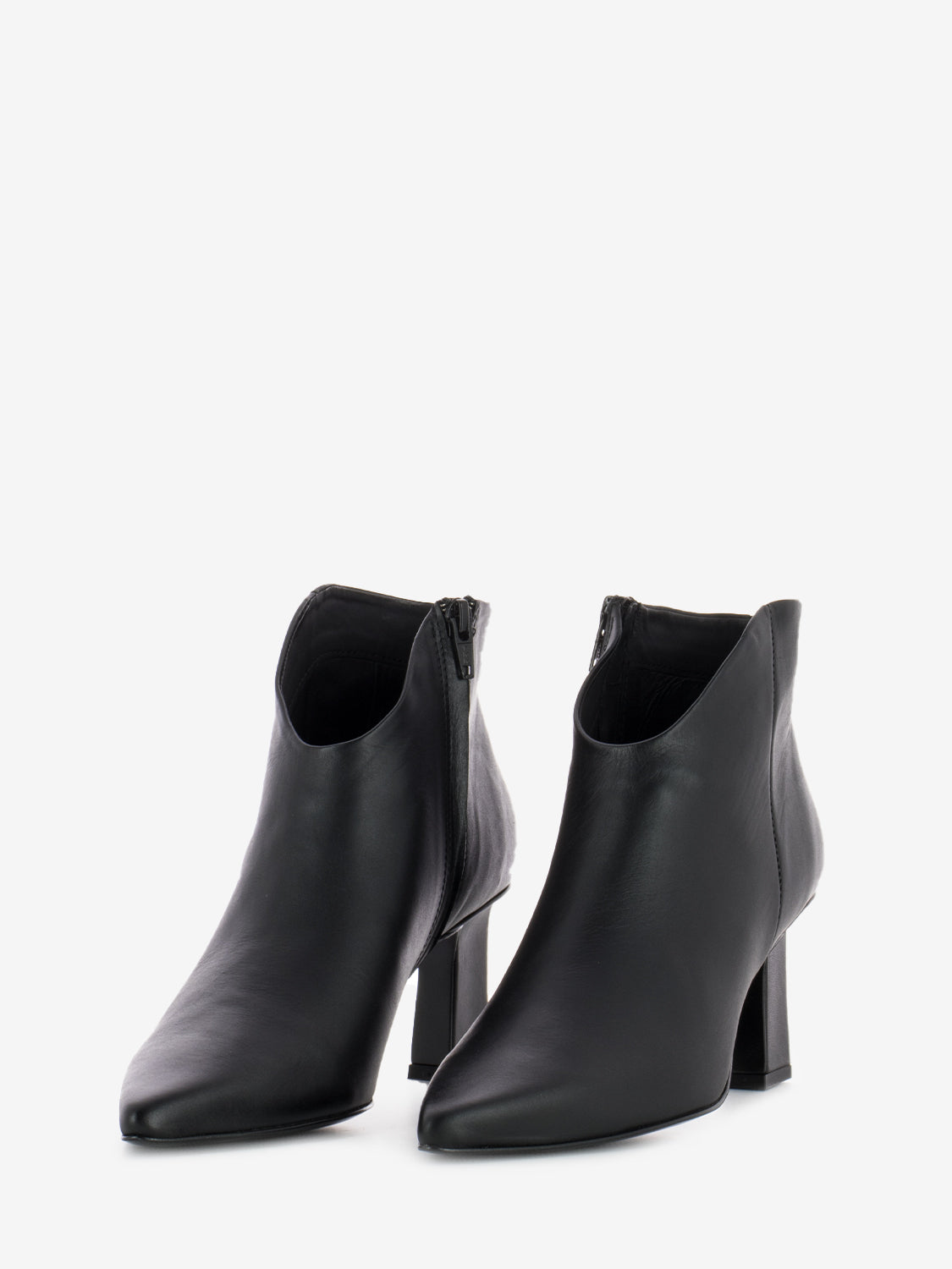 Low-cut black leather ankle boots