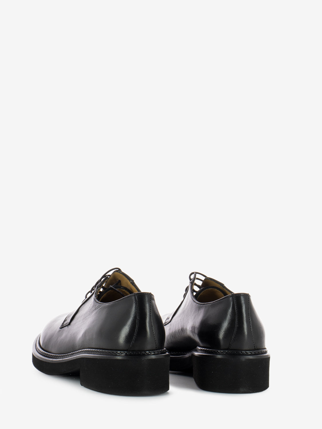 Extralight black derby