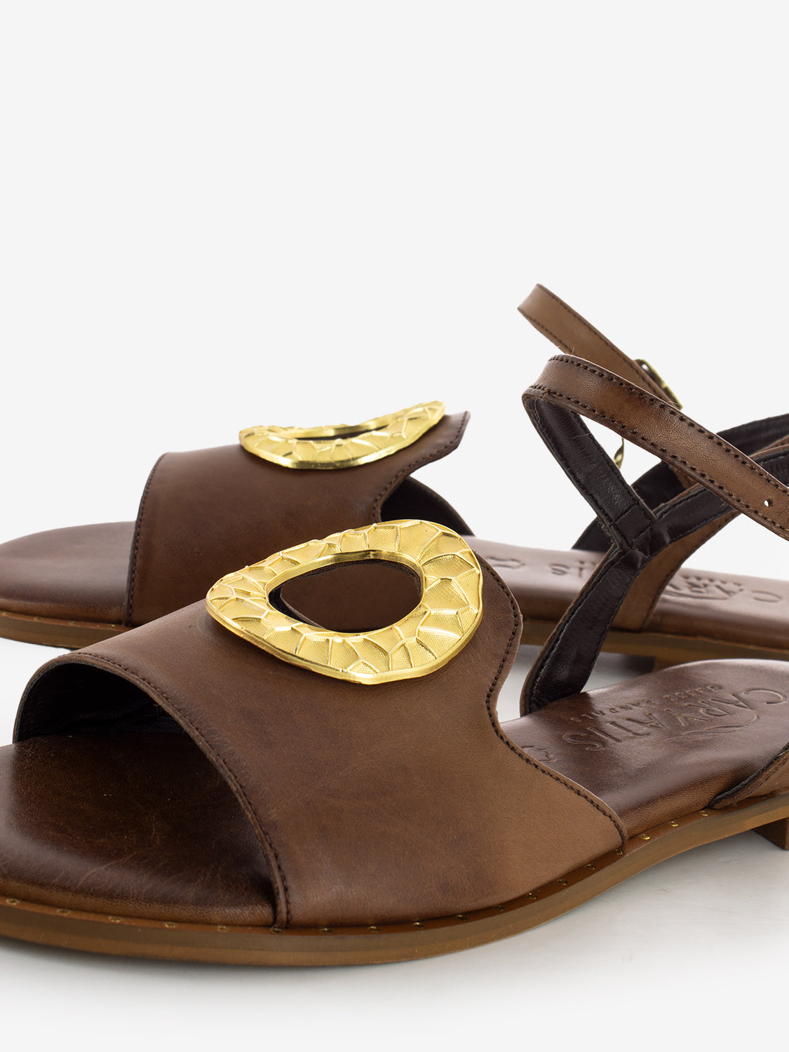 Brown leather sandals with accessory