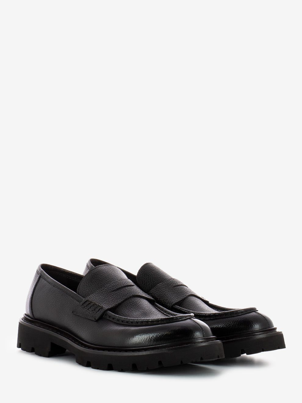 Moccasins in hammered leather dark brown