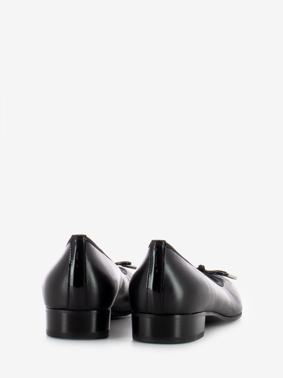 Ballerina alta in pelle con fiocco nero