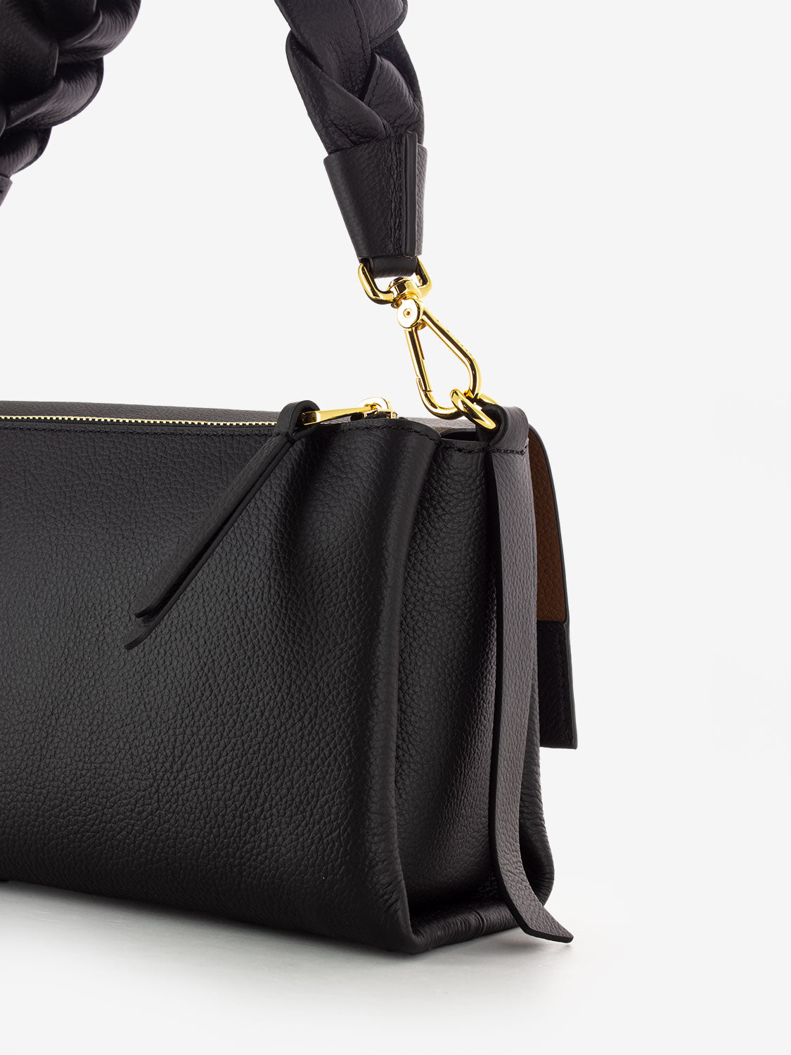 Borsa a spalla in pelle martellata nera