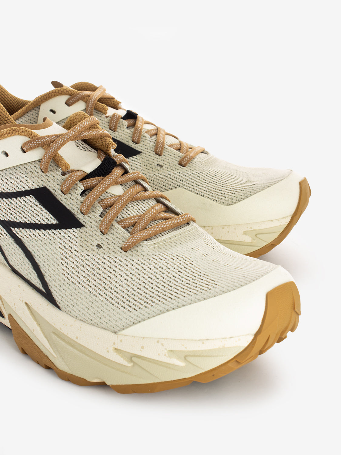 Sestriere XT-2 whisper white / black / biscuit sneakers