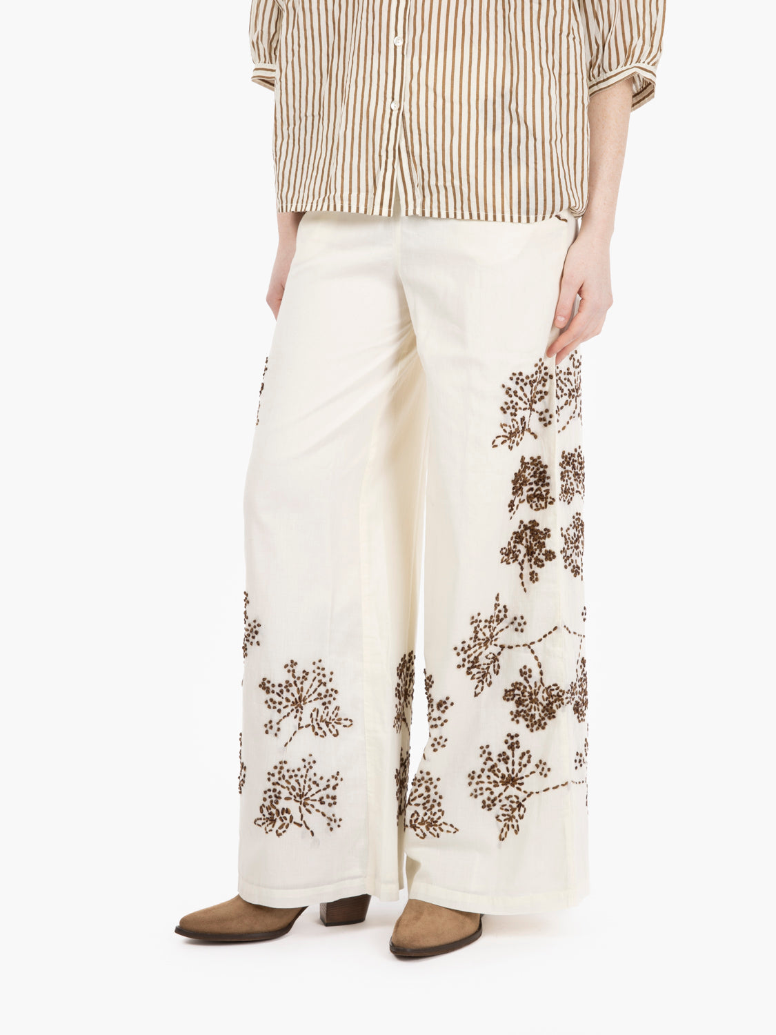 Pacoro trousers with white / dark brown embroidery