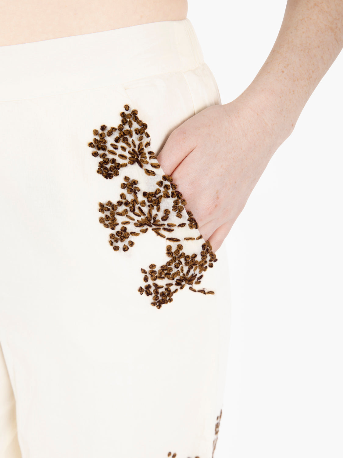 Pacoro trousers with white / dark brown embroidery