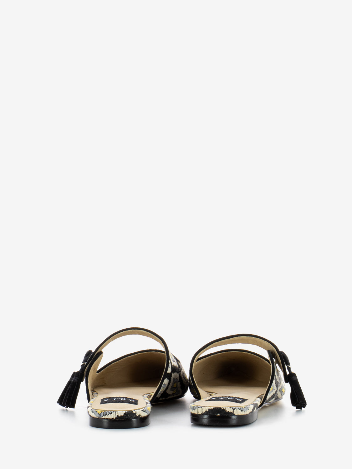 Black/beige diamond pattern sabot