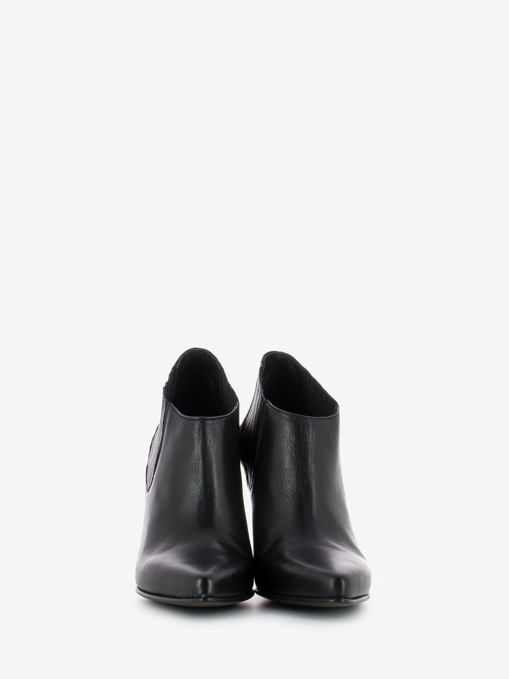 Low heeled ankle boots in black leather