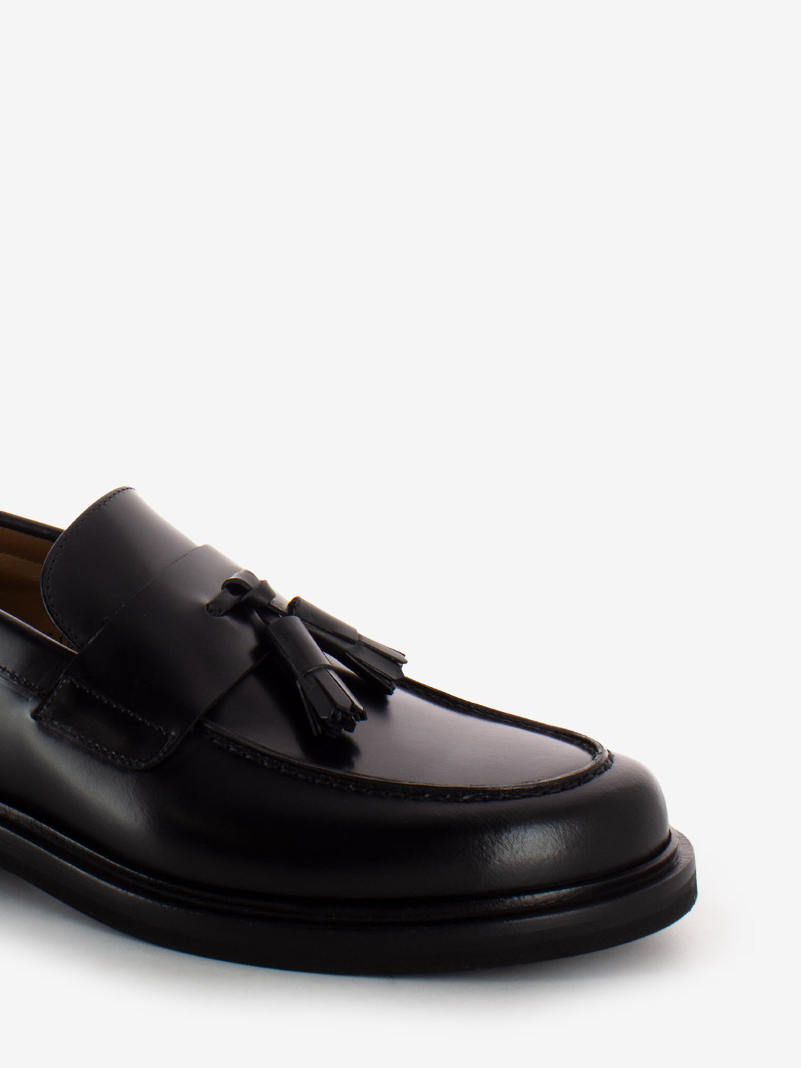 Mocassini con fascia penny e nappe nero
