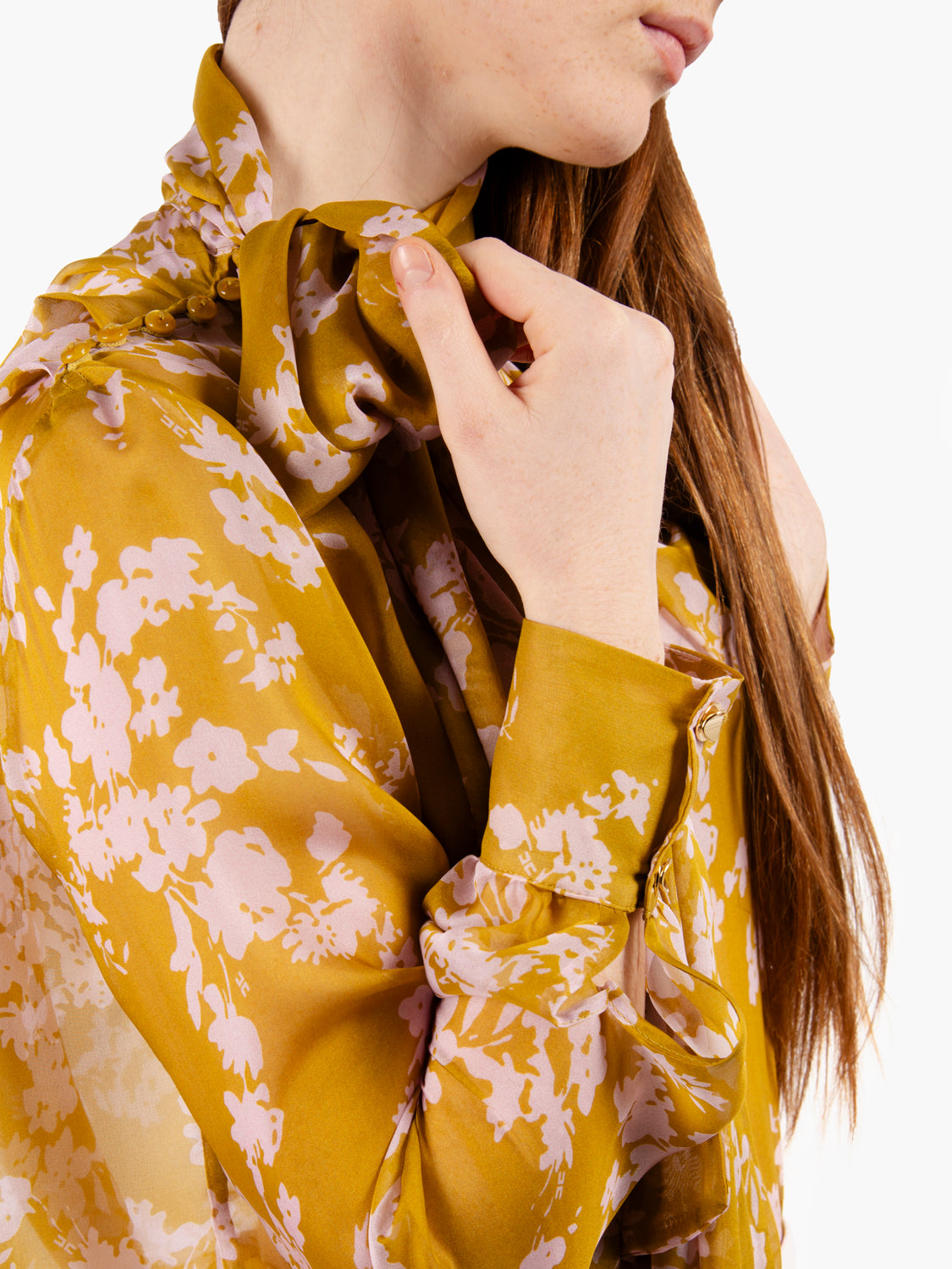 Blusa stampata in voile di seta curry / quarzo