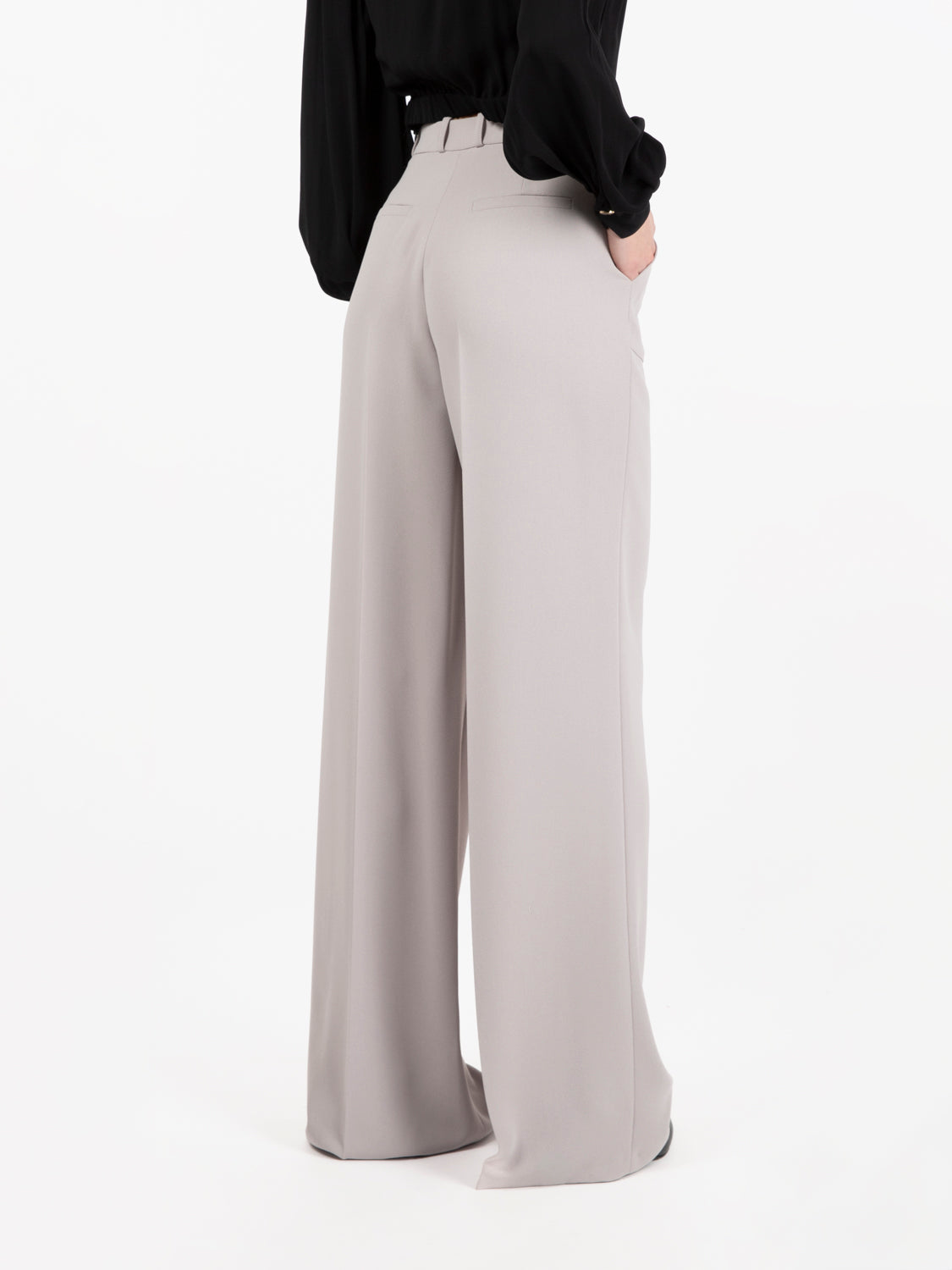 Pantalone ampio in crêpe perla