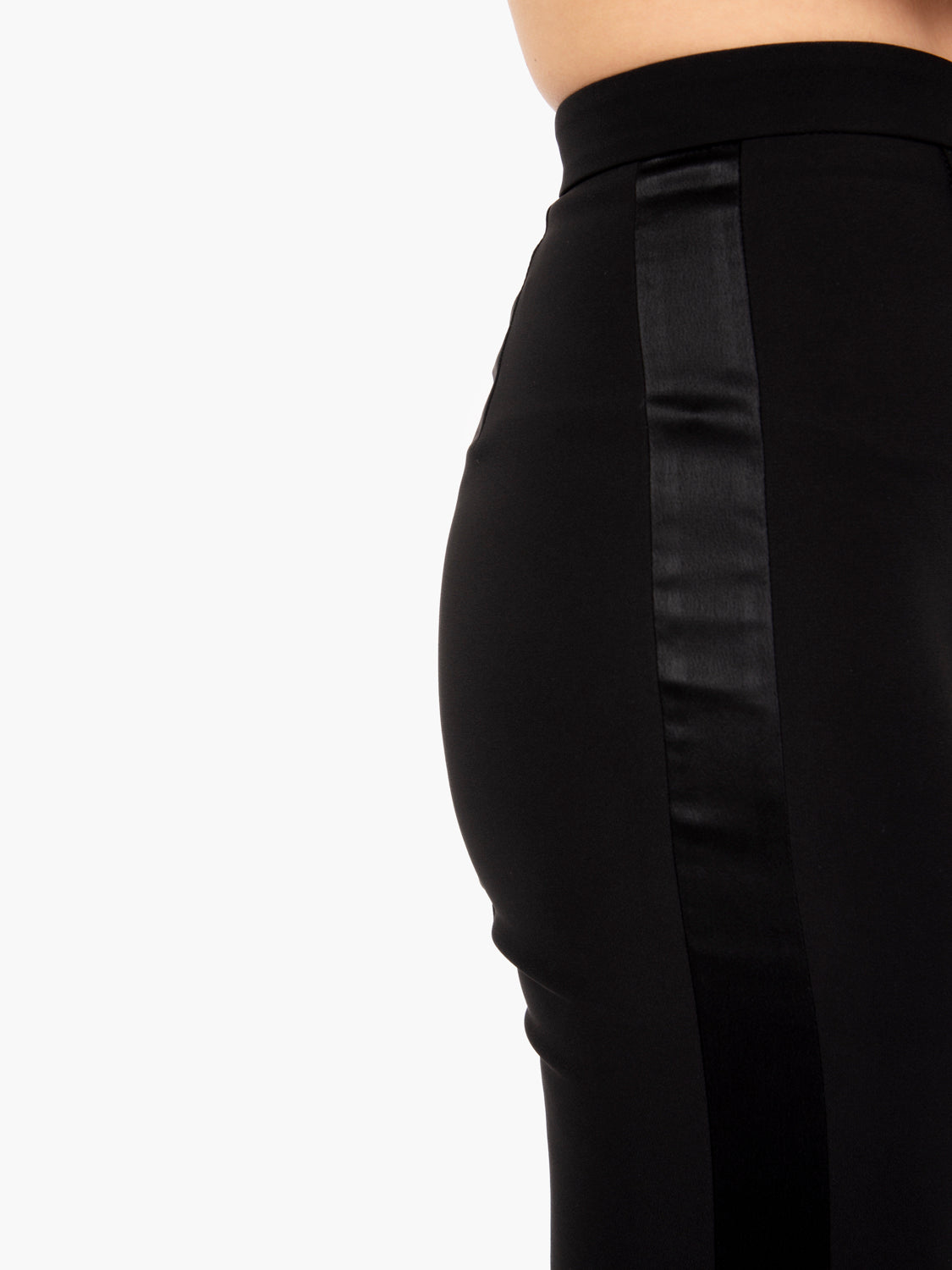Pantaloni a palazzo in crêpe con bande in raso nero