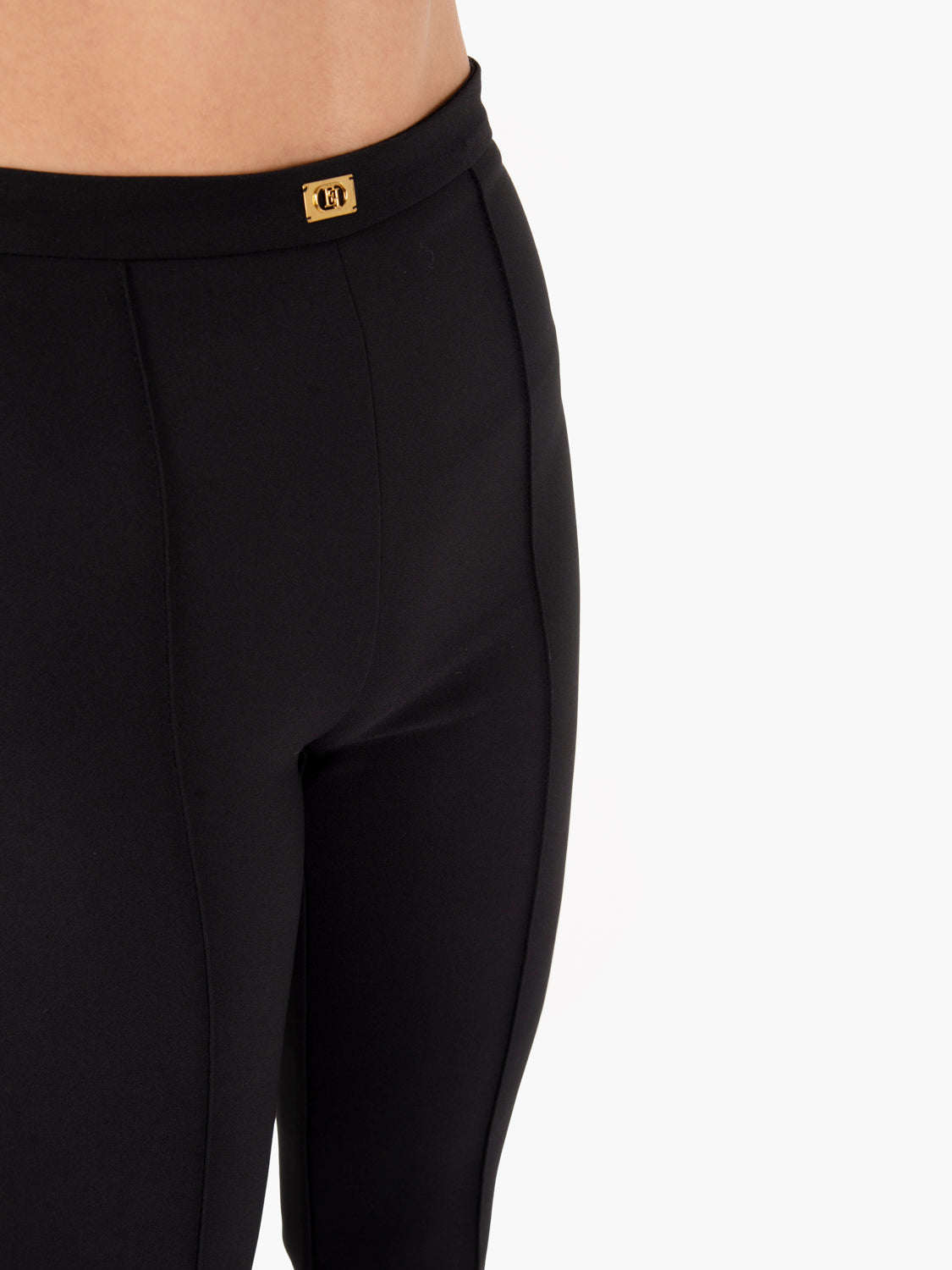 Pantaloni a zampa in crêpe con placca logo nero
