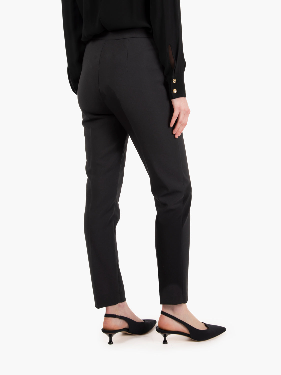 Pantaloni slim in crêpe con placca logo nero